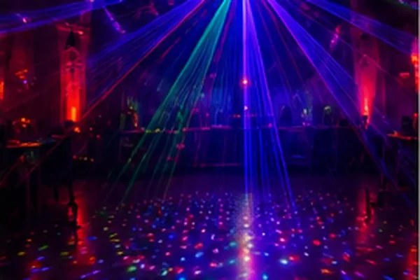 Algam Spectrum 400 RGB laserlicht in gebruik, dansvloer