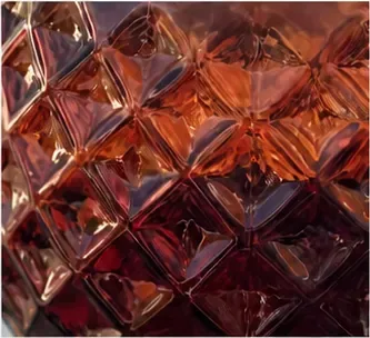 Bolkaarshouder, dieprood glas, het ruitgeslepen glas