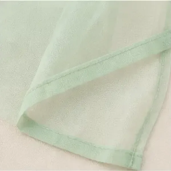 Decoratiedoek chiffon, mintgroen, de randafwerking