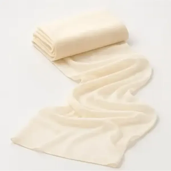 Decoratiedoek tule, off white, het opgevouwen doek