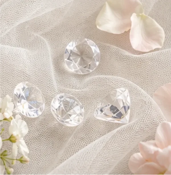 Decoratieve diamantjes (2 maten), op tule, tussen de bloemblaadjes
