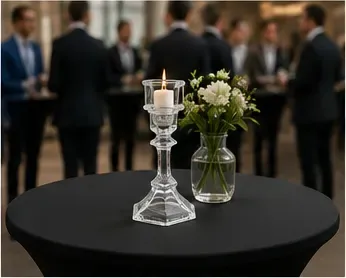 Glazen kandelaar in gebruik, bedrijfsevent