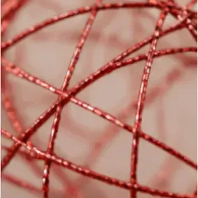 Glitterdraadbal, rood, het draadwerk