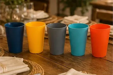 Effen kinderbeker (5 kleuren) in gebruik, diner
