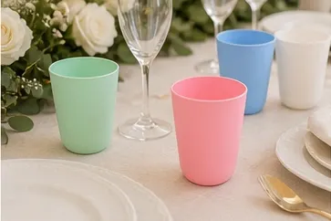 Pastel kinderbeker (4 kleuren) in gebruik, bruiloft