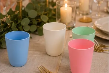 Pastel kinderbeker (4 kleuren) in gebruik, diner