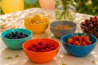 Effen kinderkom (5 kleuren) in gebruik, feest
