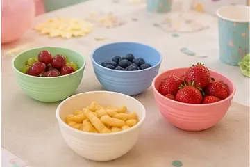 Pastel kinderkom (4 kleuren) in gebruik, feest