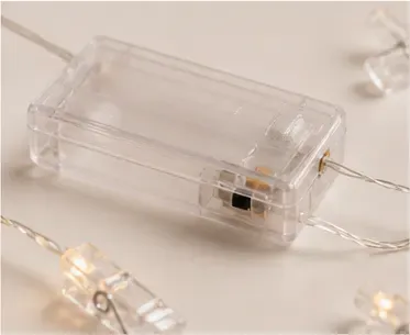 Foto led-lichtsnoer met knijpertjes, het batterijvak