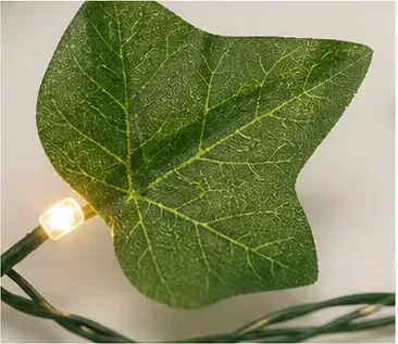 Groene blaadjes ledverlichting, eén blad van dichtbij