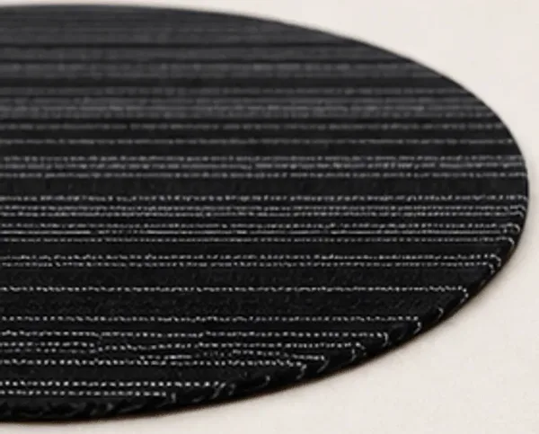 Placemat gestreept, zwart-zilver, de rand van dichtbij