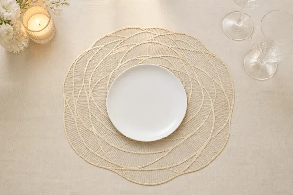 Placemat gouden roos in gebruik, diner