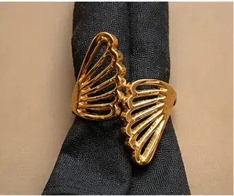 Servetring, goud, de ring om een servet