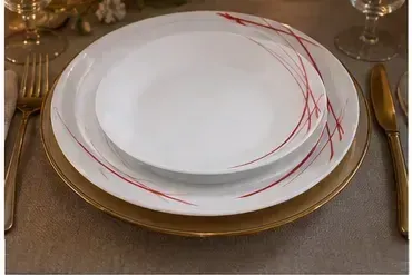 Arcopal rood (3-delig) in gebruik, diner