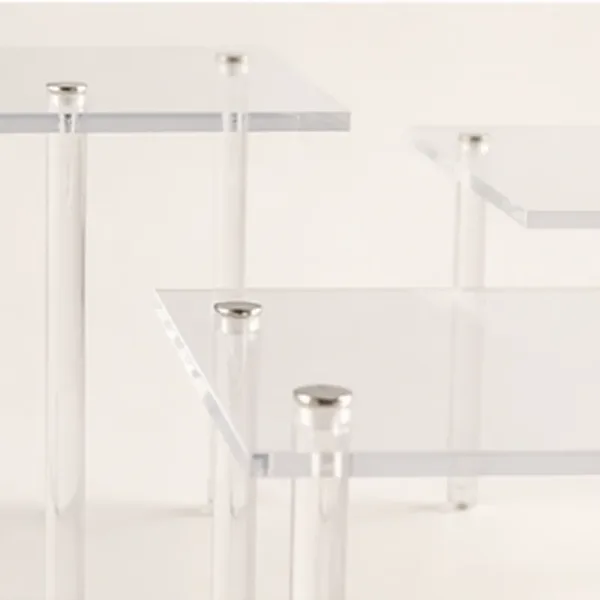 Taartplateau plexiglas, de hoogtes naast elkaar