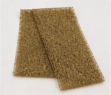 Tafelloper, goudkleurig met pailletten, de loper, opgevouwen