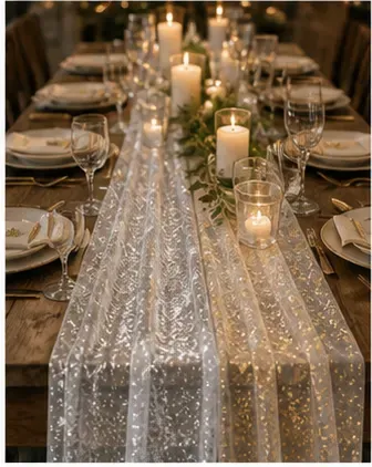 Tafelloper chiffon (goud of zilver) in gebruik, diner