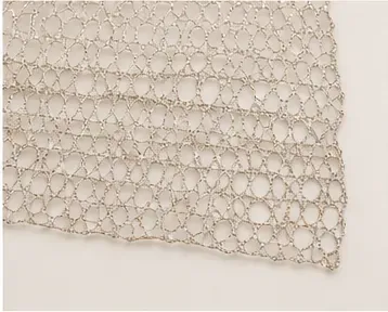 Tafelloper mesh, champagne, de randafwerking
