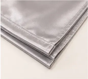 Tafelloper satijn (4 kleuren), de randafwerking