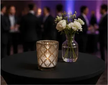 Theelichthouder, damastpatroon in gebruik, bedrijfsevent