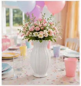 Wit vaasje, wijde hals in gebruik, kinderfeest