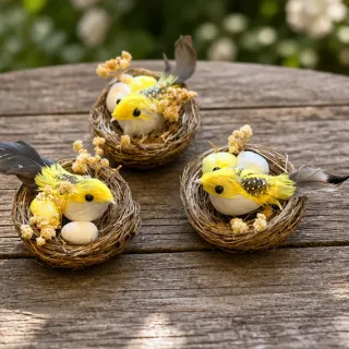 Nestje met vogel en eitjes