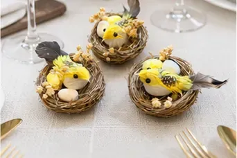 Nestje met vogel en eitjes in gebruik, bruiloft